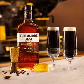 Tullamore D.E.W. Café Honey 35% 0,7l – Whiskey z Kawą i Miodem  Meta Description
