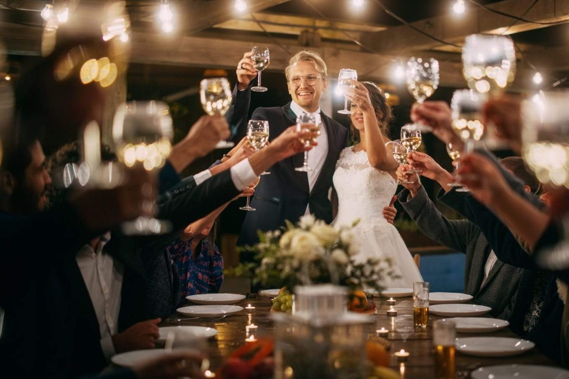 Jak wyliczyć ilość alkoholu na wesele?