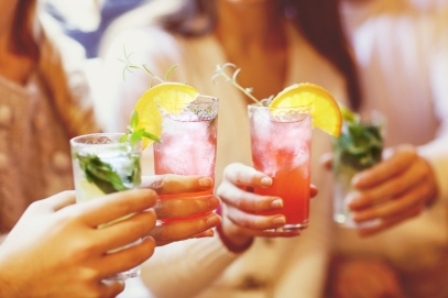 Najlepsze alkohole na wieczór panieński – propozycje od klasyki po koktajle